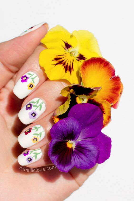 Best White Nail Designs - White Nails With Flowers
