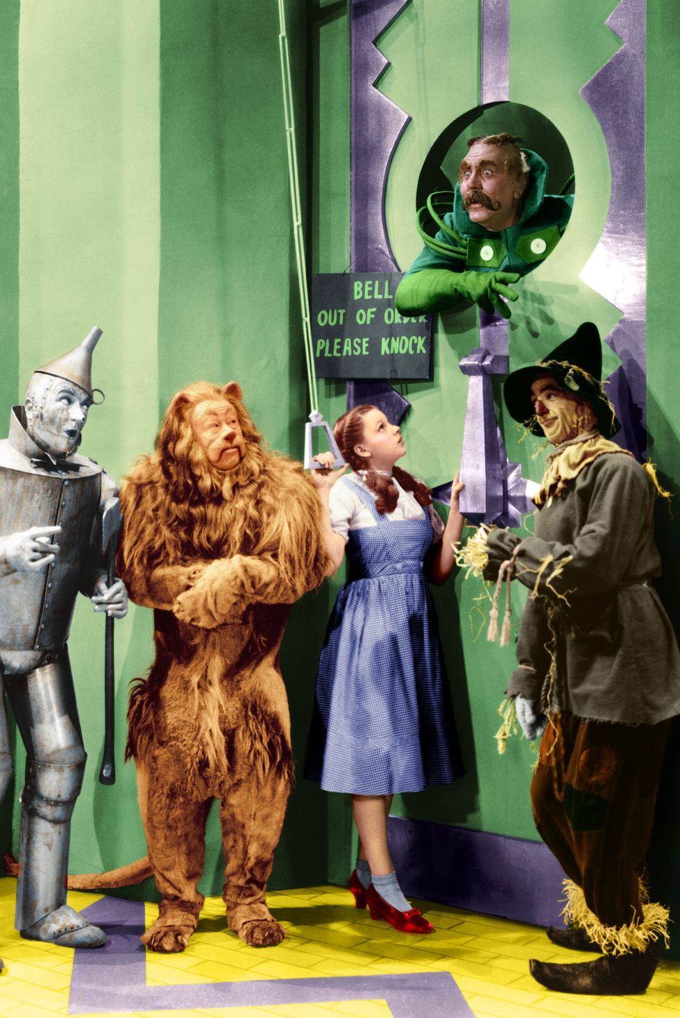 Jack Haley (1898 - 1979) as the Tin Man, Bert Lahr (1895 - 1967) as the Cowardly Lion, Judy Garland (1922 - 1969) as Dorothy, Ray Bolger (1904 - 1987) as the Scarecrow and Frank Morgan (1890 - 1949) as the Doorman to the Emerald City in 'The Wizard of Oz', 1939.