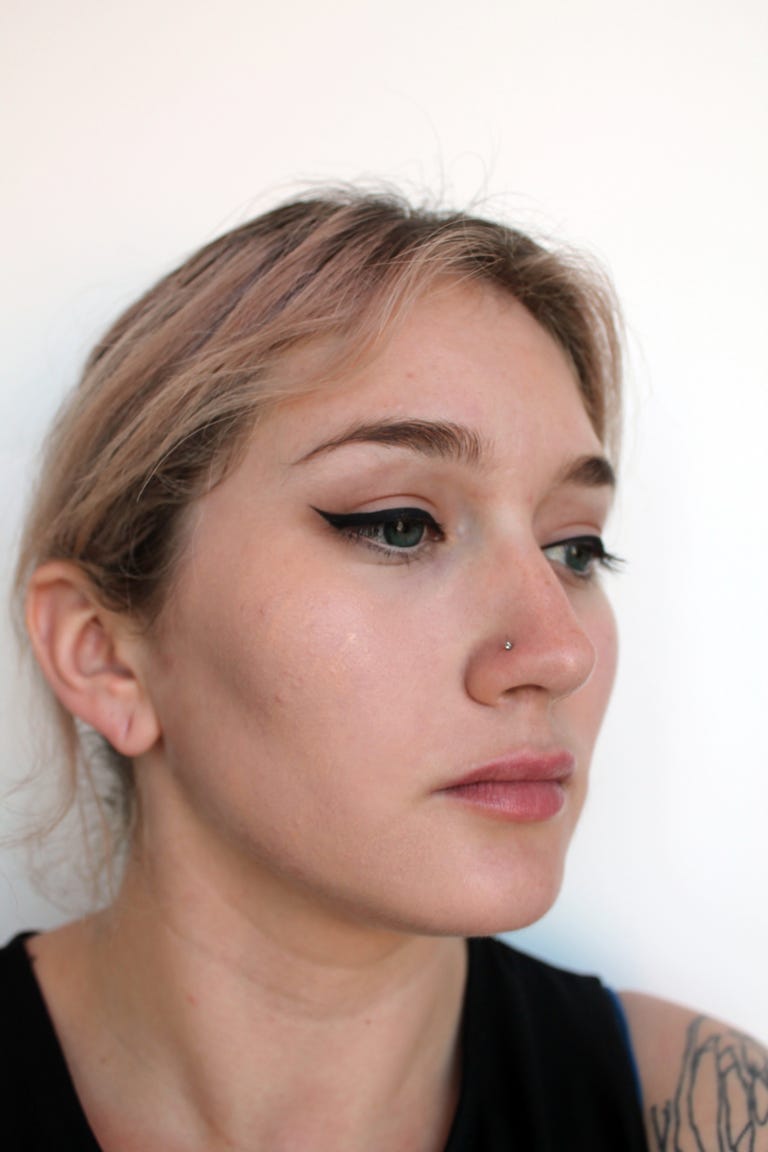Why You Should Apply Foundation With A Brush Instead Of Fingers Tips why-you-should-apply-foundation-with-a-brush-instead-of-fingers-tips
