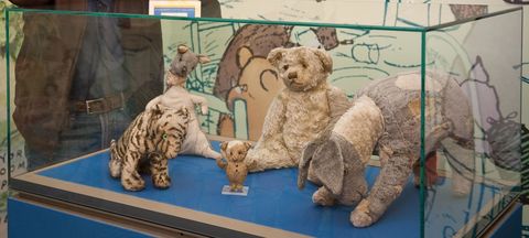 Organism, Vertebrate, Toy, Felidae, Stuffed toy, Adaptation, Terrestrial animal, Big cats, Carnivore, Baby toys, 