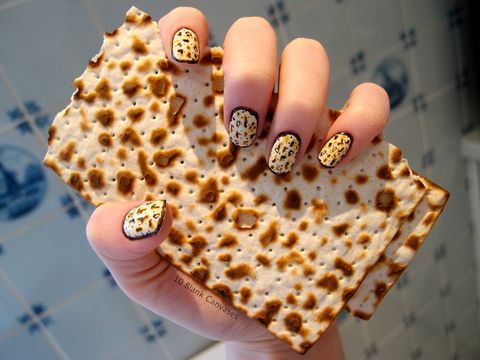 Finger, Pattern, Nail, Tan, Ingredient, Recipe, Design, Fawn, Finger food, Thumb, 