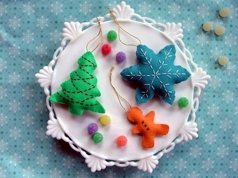 Leaf, Icing, Royal icing, Cake decorating, Sugar paste, Dessert, Baked goods, Food, Fondant, Holly, 