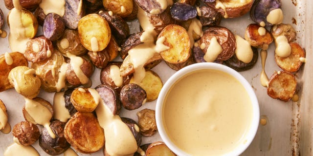 crispy potatoes with vegan nacho sauce