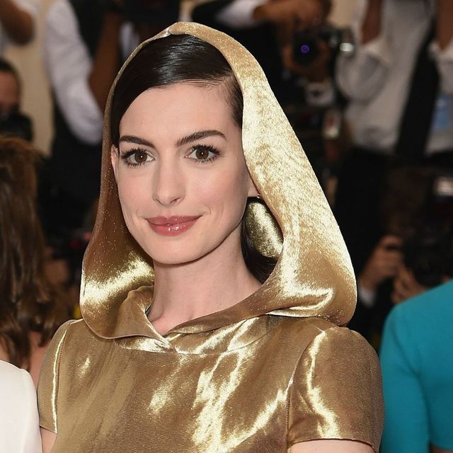 Anne Hathaway Reveals Her Baby Bump With Pretty Bikini Pic — Pregnant ...