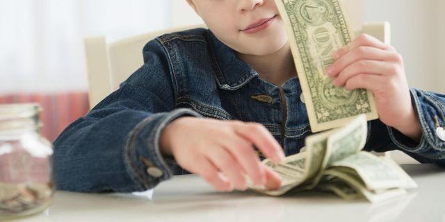 5 Reasons Why I Don't Give My Kids an Allowance - Parenting Essay