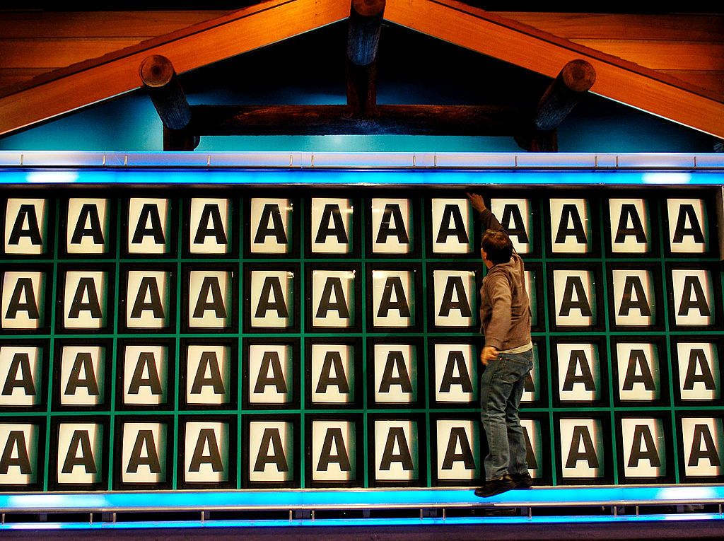 is there a letter board on wheel of fortune