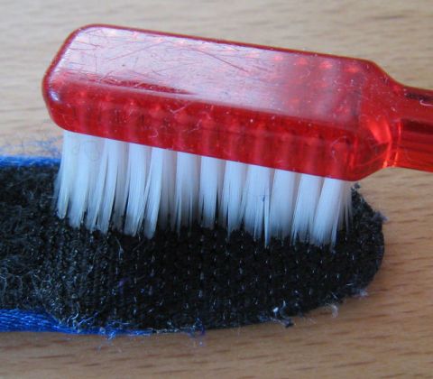 Brush, Red, Lipstick, Chemical compound, Natural material, Personal care, Household supply, 