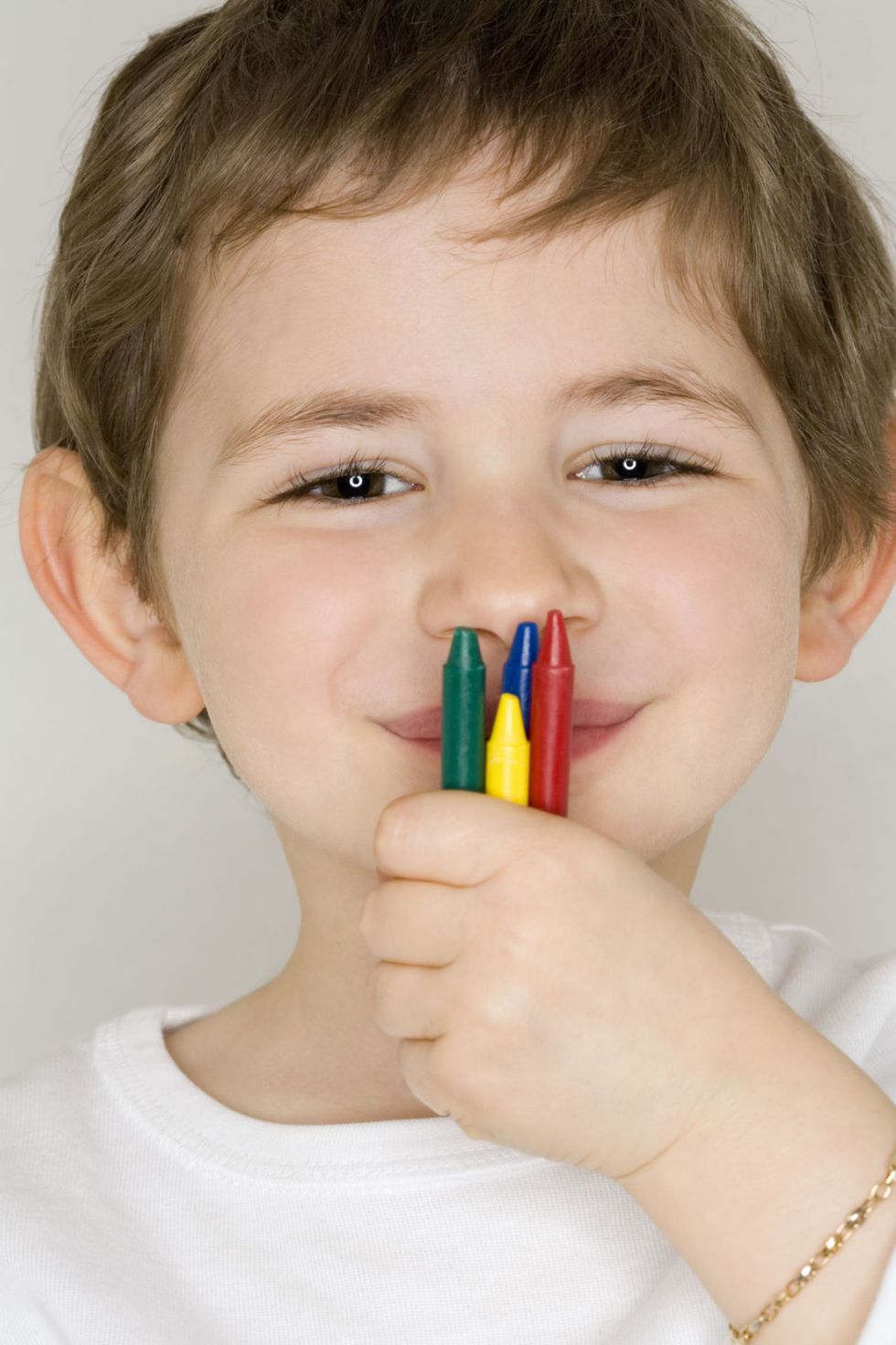 Child-smelling-crayons