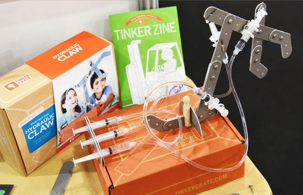 Tinker Crate Hydraulic Claw