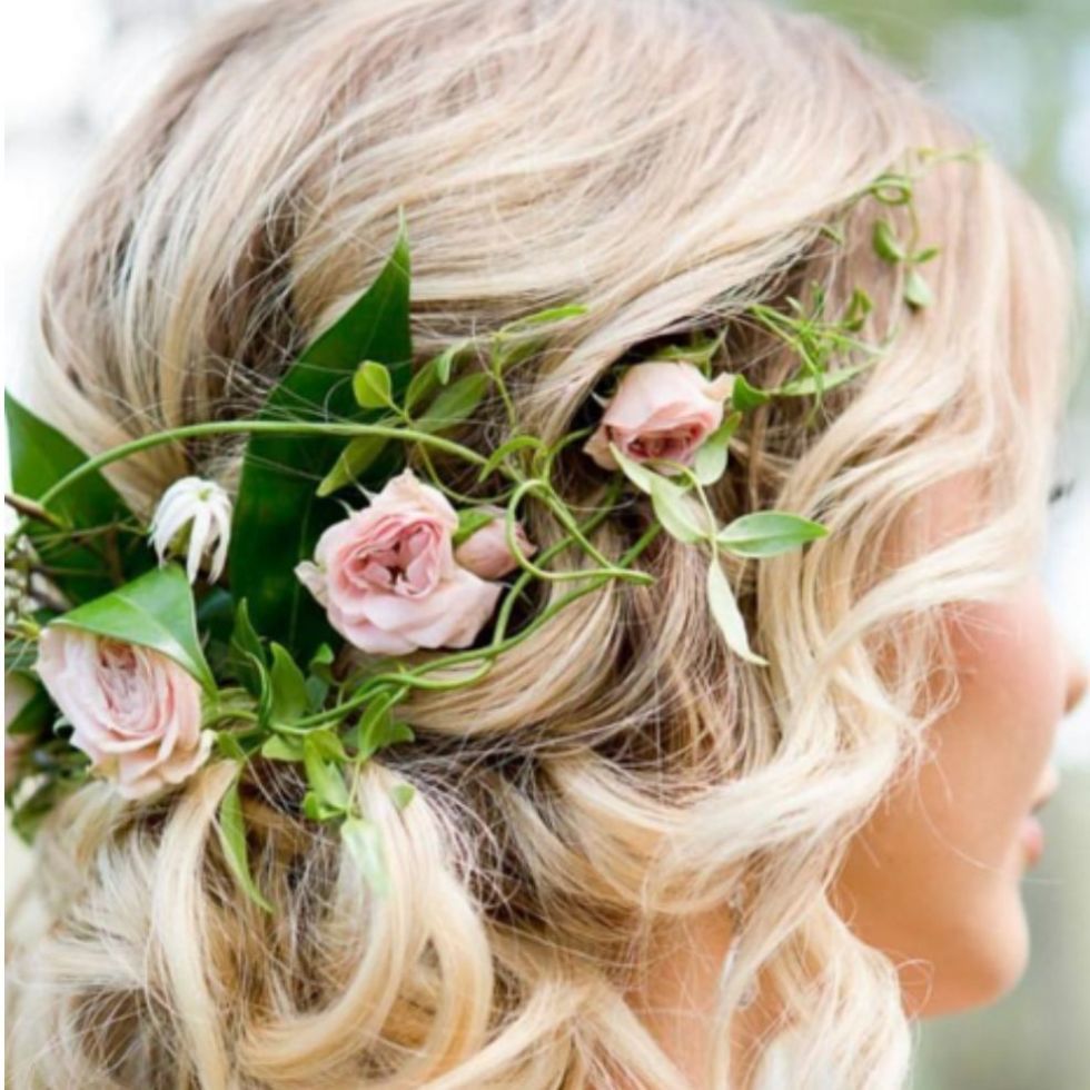 Hair Flowers Ideas & Accessories - Floral Hairstyles Trends 2018