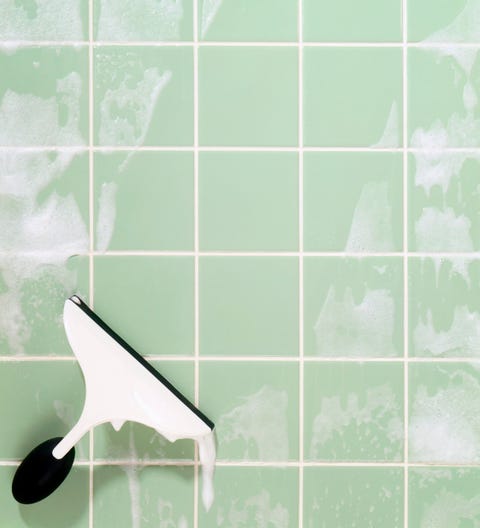 limpiar la pared de la ducha