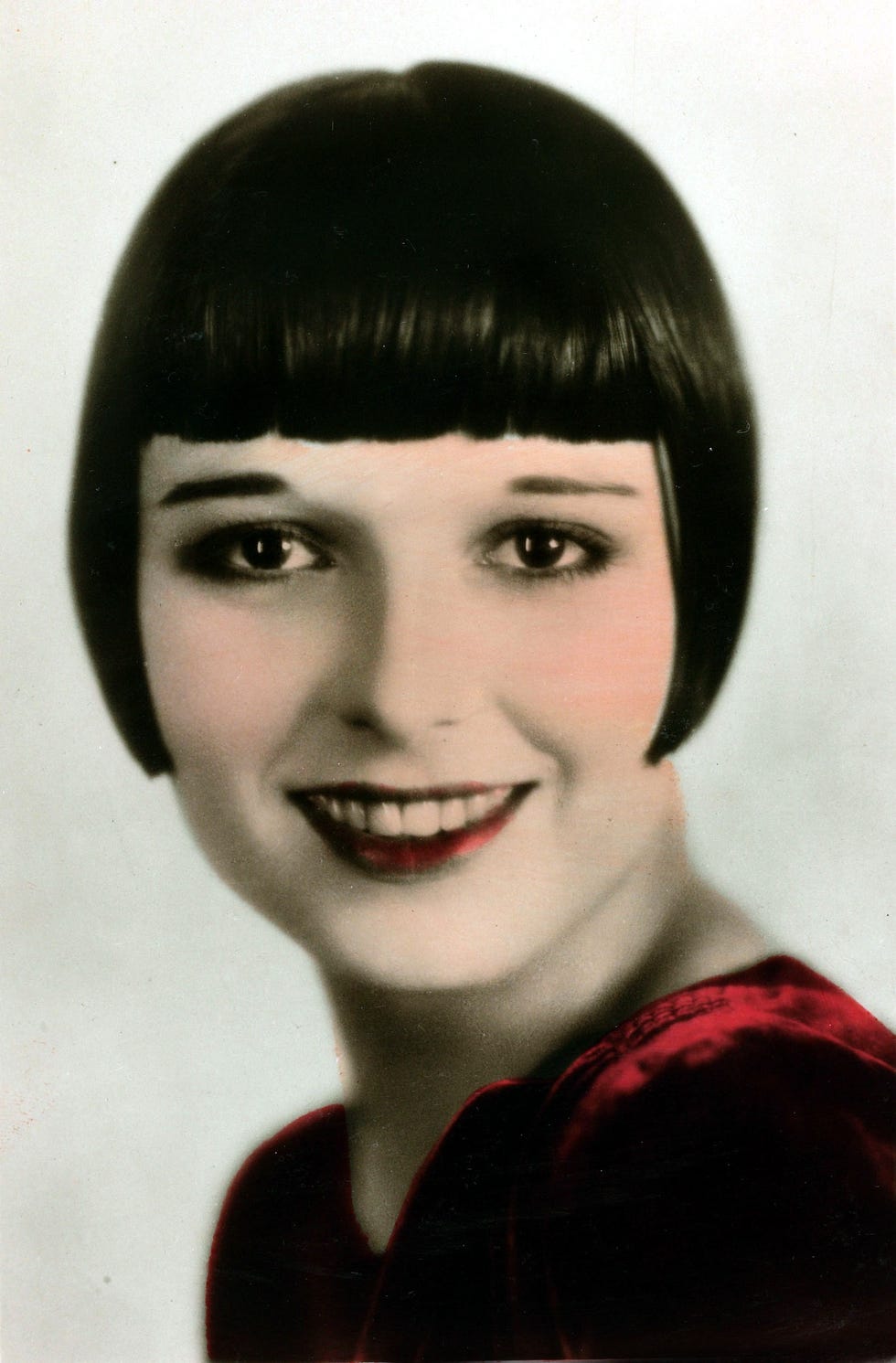 The total opposite of the era's fluffier looks, blunt bangs framed the face (and thin '20s brows) in the most literal way possible.