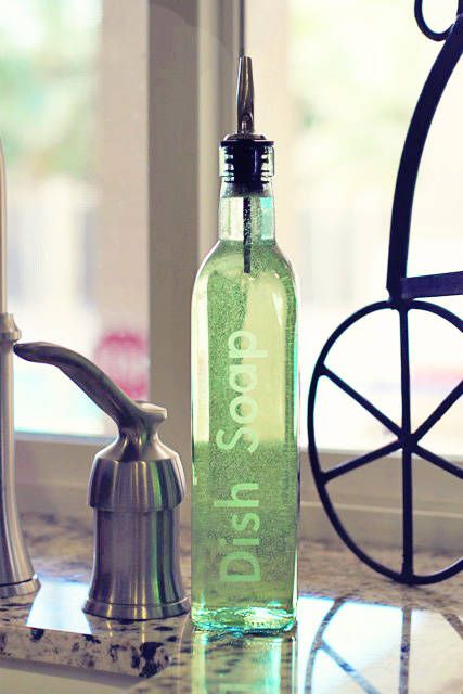 Fluid, Glass, Liquid, Bottle, Drinkware, Glass bottle, Transparent material, Aqua, Iron, Bottle cap, 