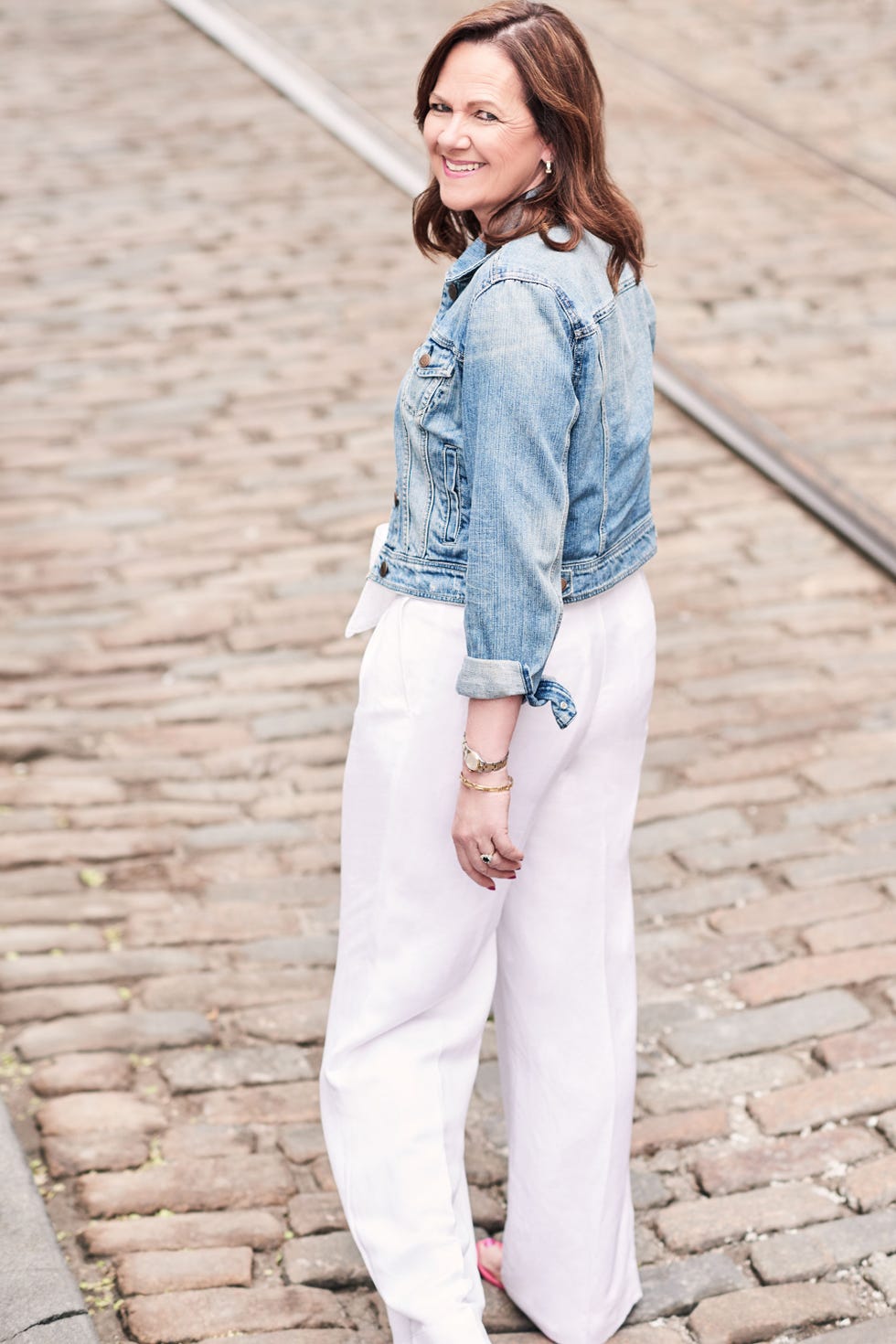 Clothing, Sleeve, Shoulder, Style, Street fashion, Collar, Denim, Bag, Fashion, Neck, 
