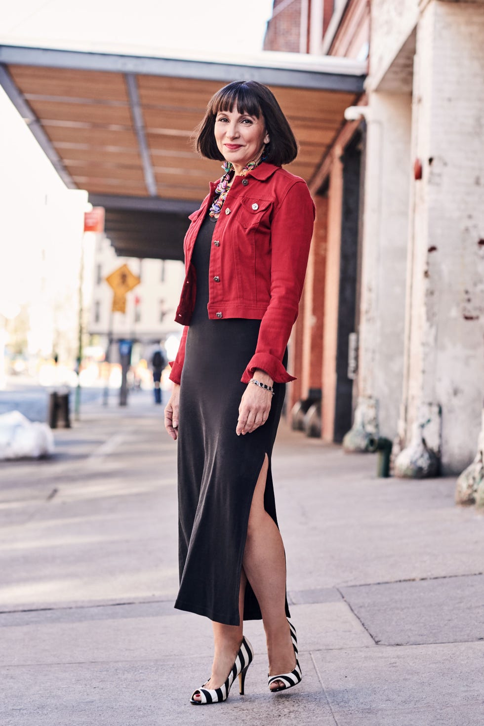 Clothing, Sleeve, Shoulder, Collar, Outerwear, Style, Street fashion, Waist, Fashion accessory, Knee, 