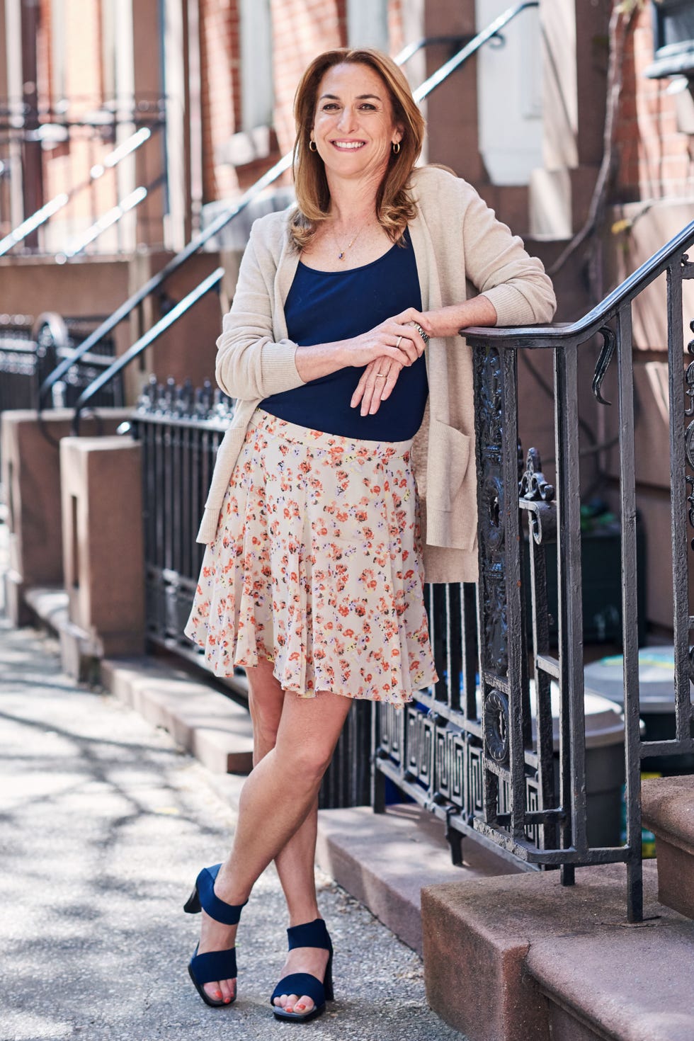 Clothing, Sleeve, Shoulder, Human leg, Joint, Outerwear, Style, Fashion accessory, Street fashion, Waist, 