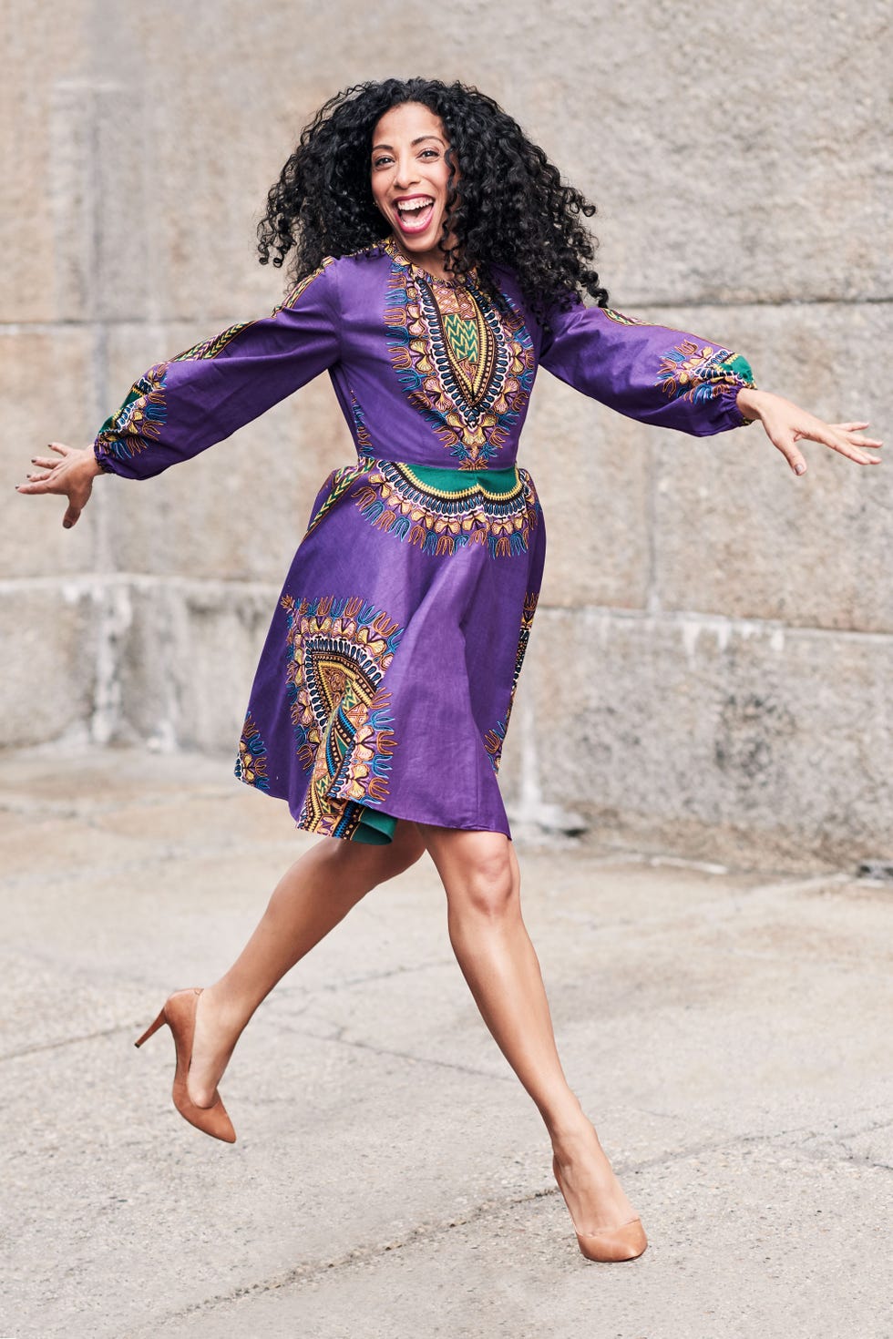 Shoulder, Human leg, Joint, Purple, Jheri curl, Magenta, Style, People in nature, Waist, Street fashion, 