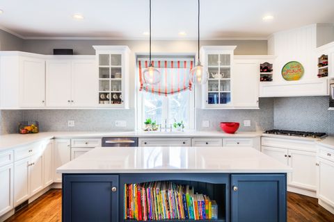 <p>The kitchen might be  the most functional space in your home, but you shouldn't leave it bare of artful accents. Hang up a piece of art, or capture a decor win by taking an artistic approach to your cabinetry colors.
</p><p><br>
</p><p>"Painting uppers and lowers different shades is a huge trend right now," says Kylee Trunck, a designer at <a href="https://havenly.com/" target="_blank">Havenly</a>. The result feels surprisingly deliberate and chic — not mismatched.</p>