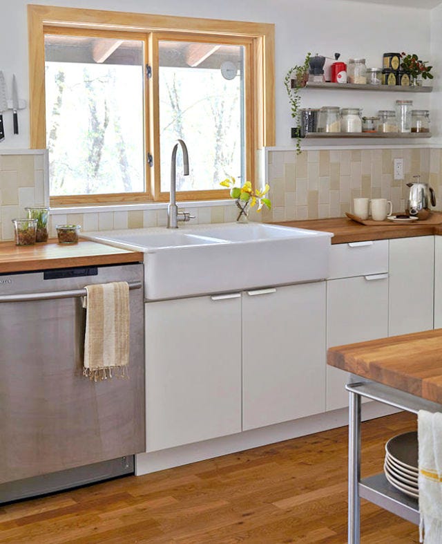 Room, Wood, Plumbing fixture, Interior design, Property, Floor, Tap, White, Flooring, Sink, 