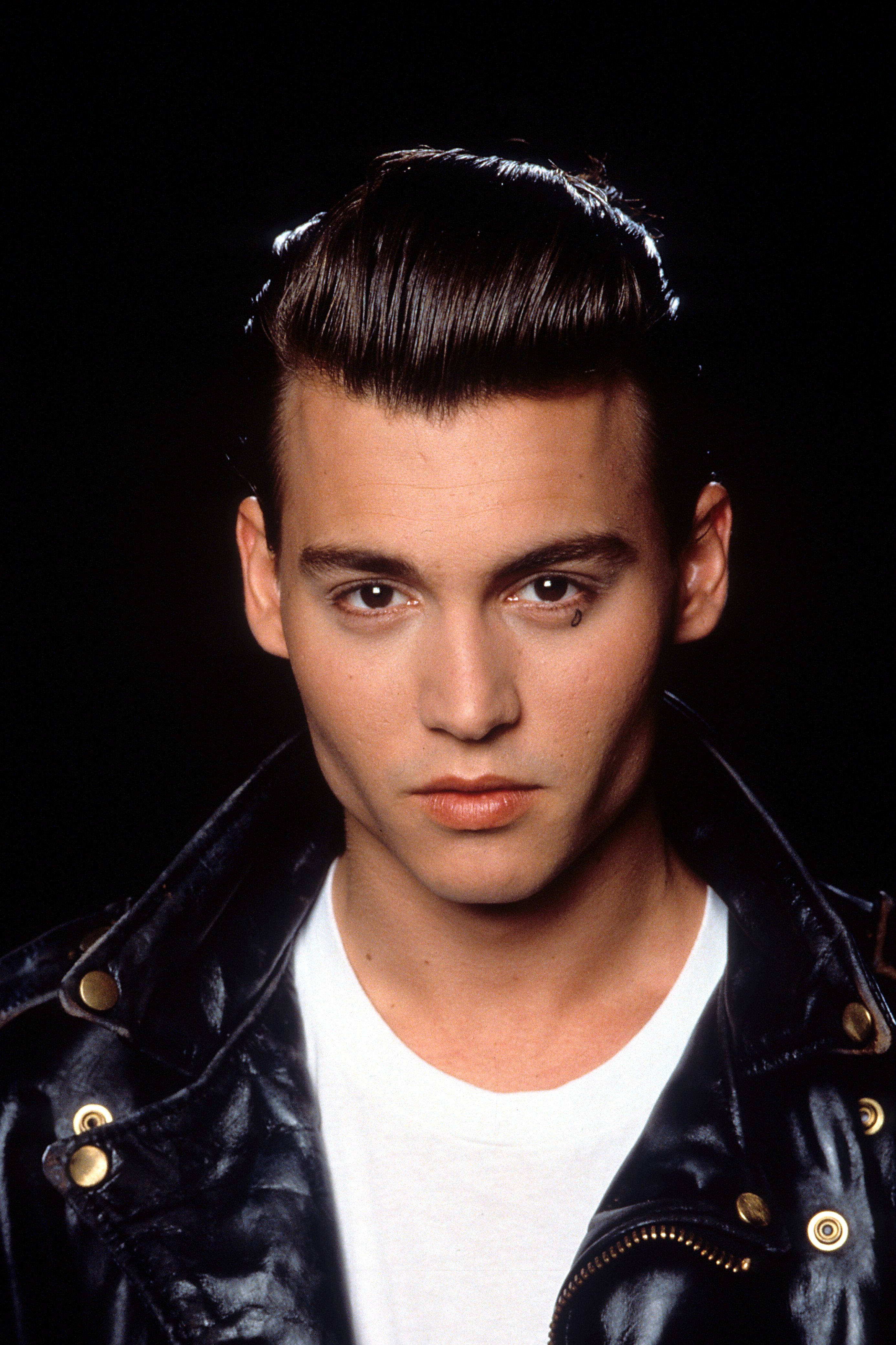 Johnny Depp | 90s johnny depp, Young johnny depp, Johnny depp haircut
