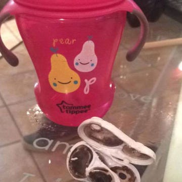 Finger, Drinkware, Plastic, Nail, Lid, Gear, Circle, Tool, Kitchen utensil, Household hardware, 