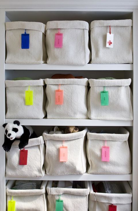 Textile, Panda, Rectangle, Shelving, Stuffed toy, Toy, Collection, Wool, Thread, Shelf, 