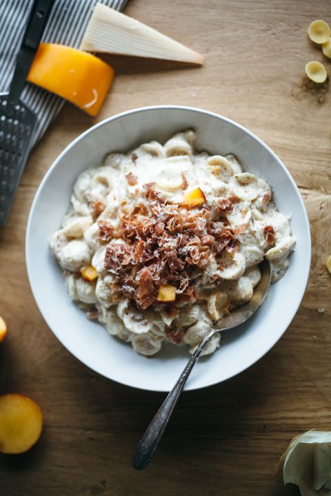 Prosciutto and Peaches Mac and Cheese