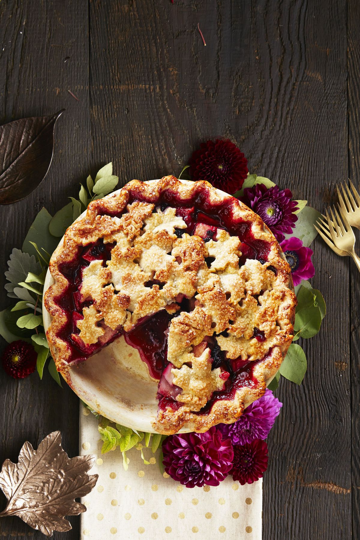 harvest pear-blackberry pie / thanksgiving desserts