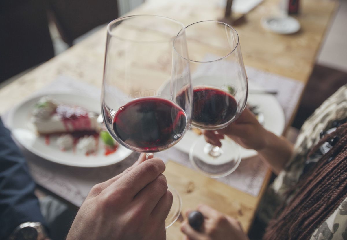 Study finds that couples who have the same drinking habits are happier.