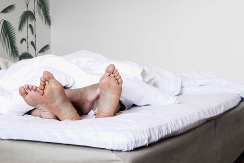 Comfort, Human leg, Toe, Barefoot, Linens, Foot, Knee, Bedding, Bed, Mattress, 