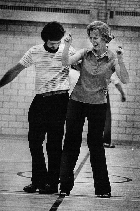 '70s bump dance