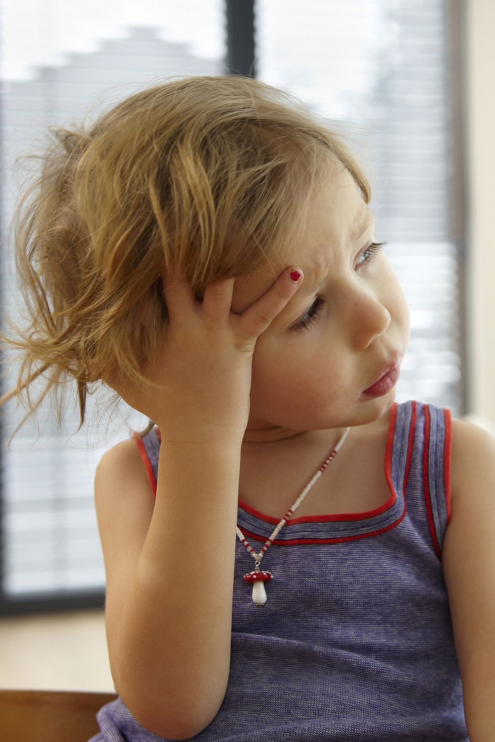 signs of child anxiety: headaches and stomachaches