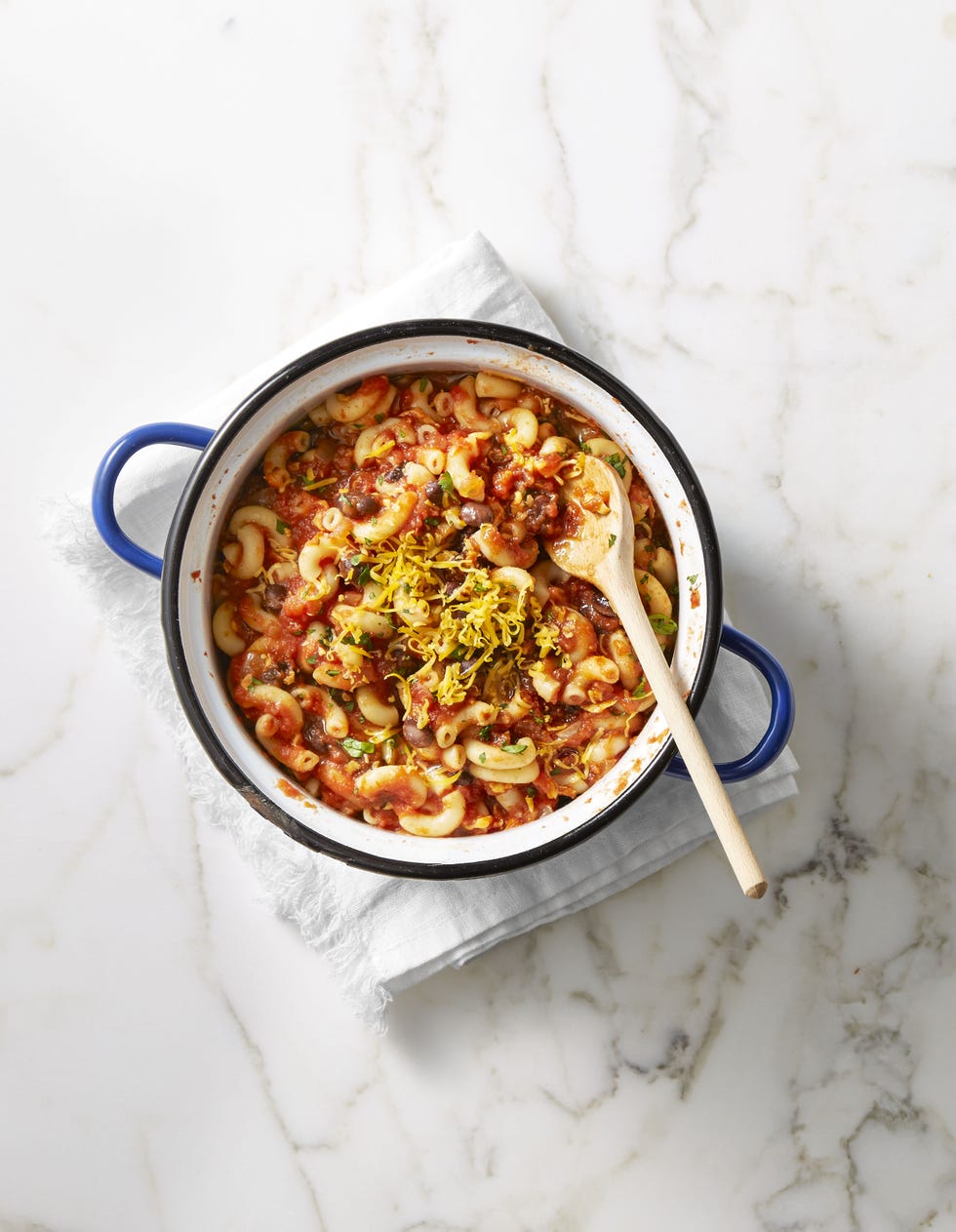 a pot of vegetarian chili pasta