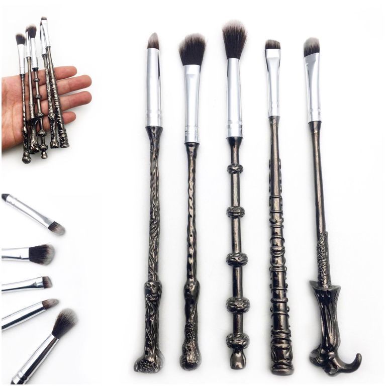 Product, Musical instrument accessory, Metal, Silver, Steel, Brush, Makeup brushes, Wind instrument, Personal care, Stationery, 