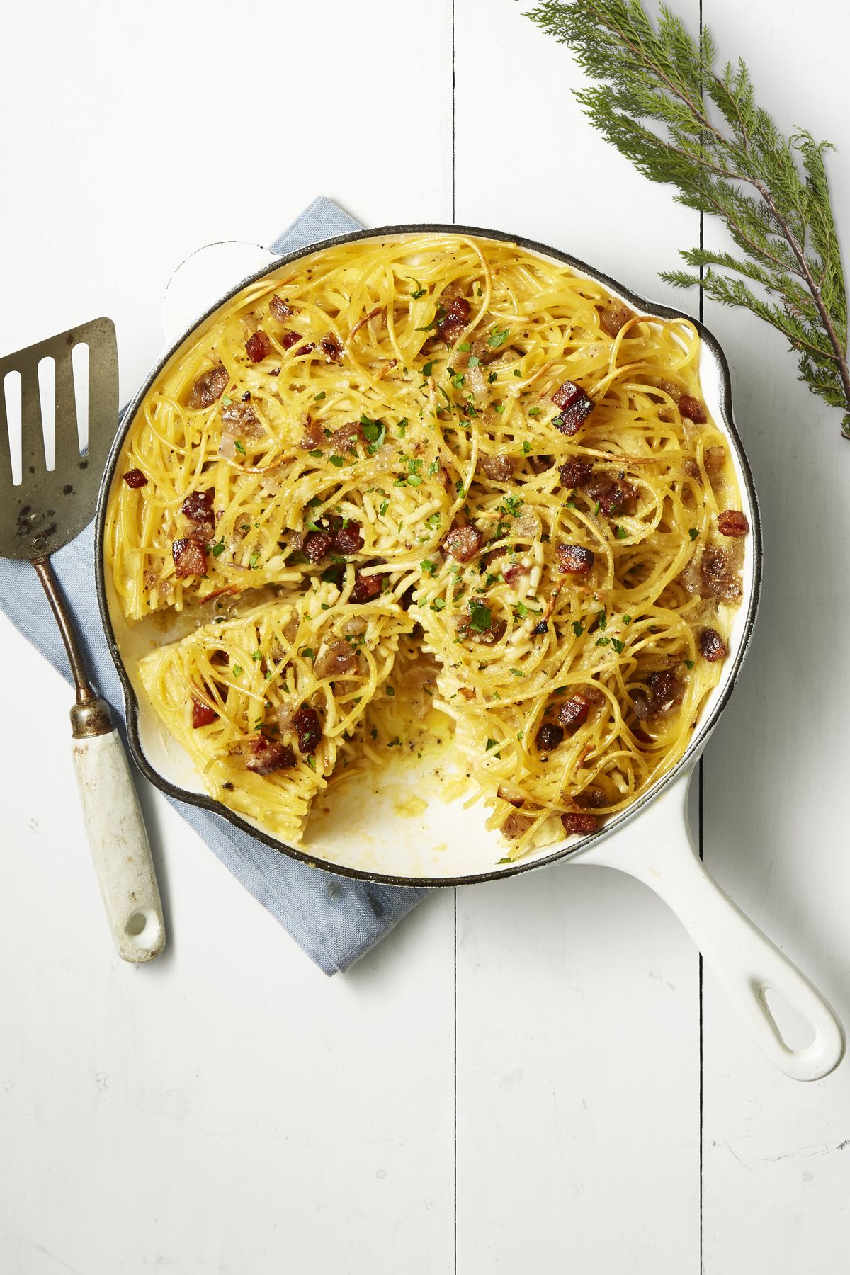 easy egg recipes - spaghetti carbonara skillet pie