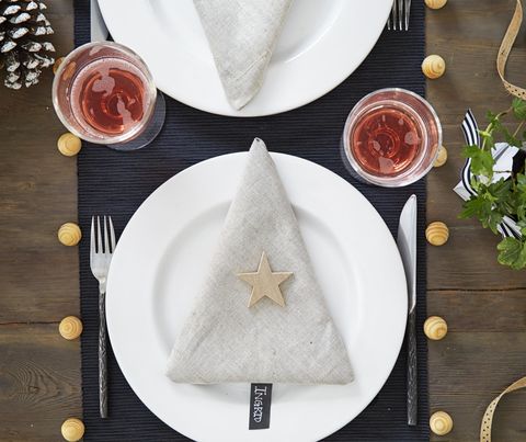 tree shaped napkins with wooden stars