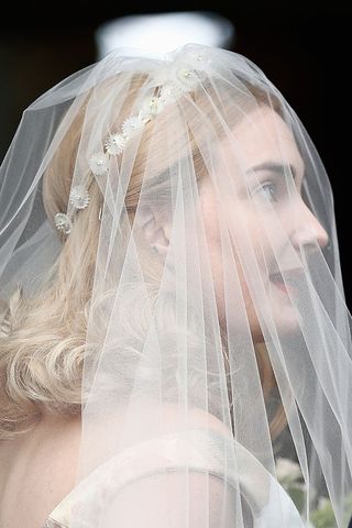 Bridal veil, Veil, Bridal accessory, Forehead, Bridal clothing, Bride, Wedding dress, Marriage, Tradition, Ceremony, 