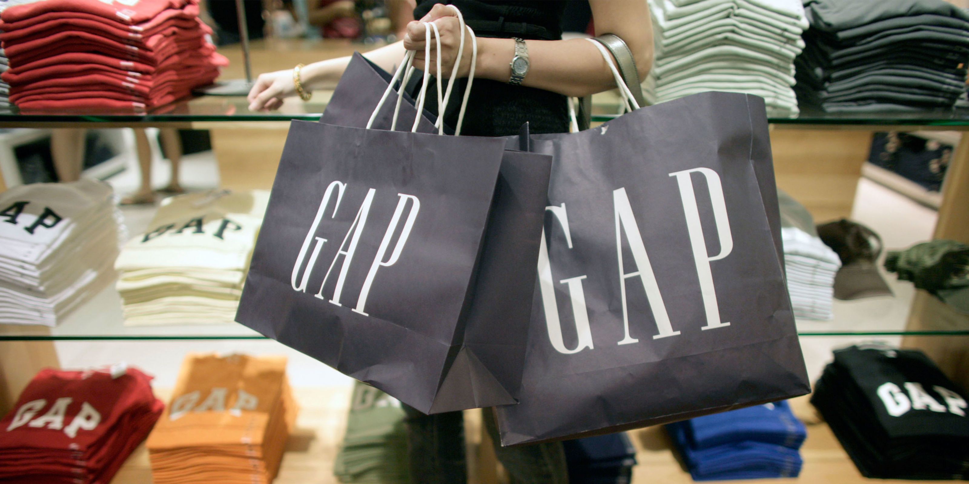 Customer Returns 17-Year-Old Shirt to the Gap - Gap Return Policy