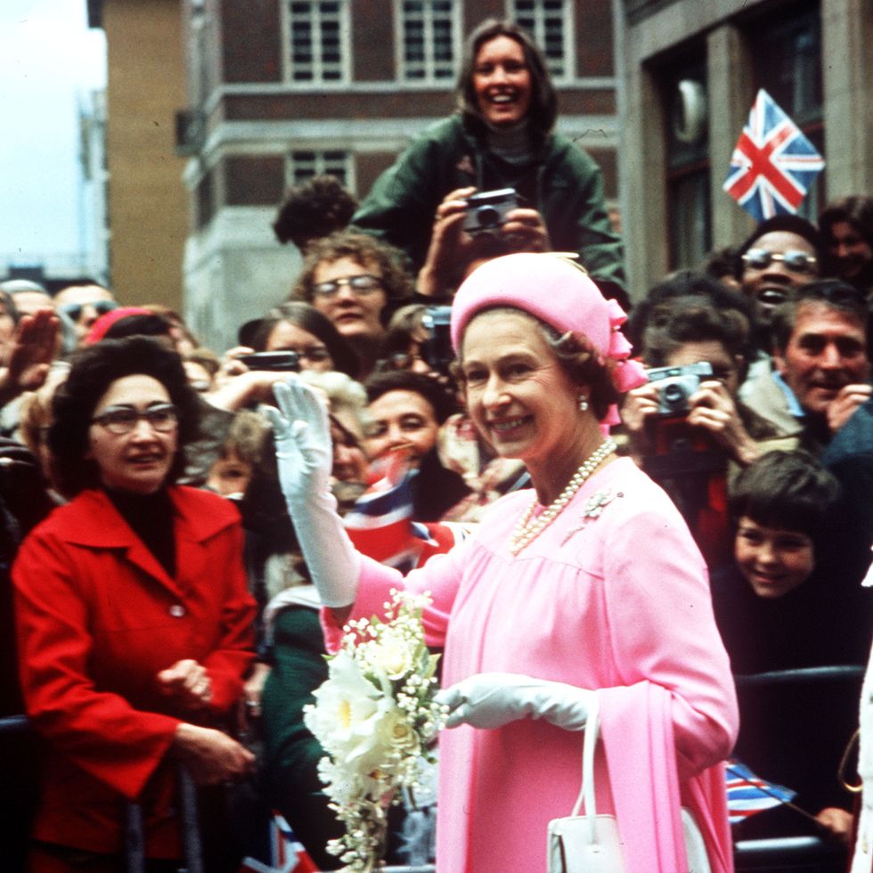 On This Day: 7 June 1977 - Queen Elizabeth II's Silver Jubilee Procession 