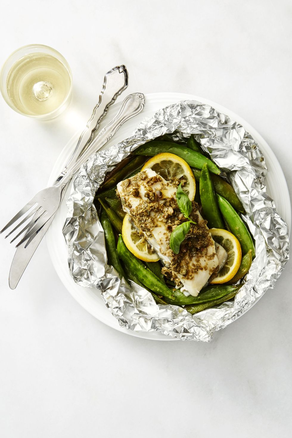 low calorie meals fish packets with caper butter and snap peas