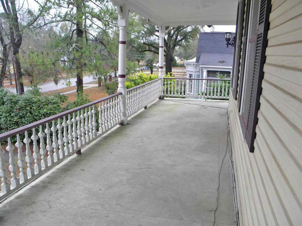 Property, Handrail, Real estate, Guard rail, Porch, Building, Home, Deck, Balcony, House, 