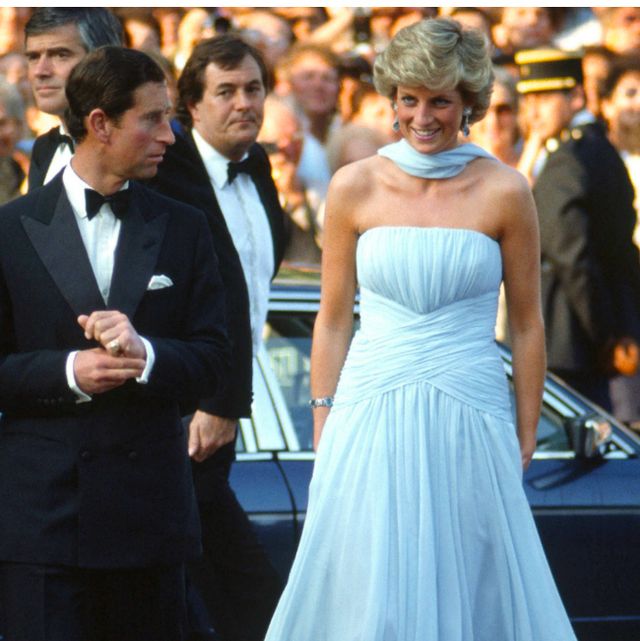 Meghan Markle & Princess Diana's off-the-shoulder dresses compared