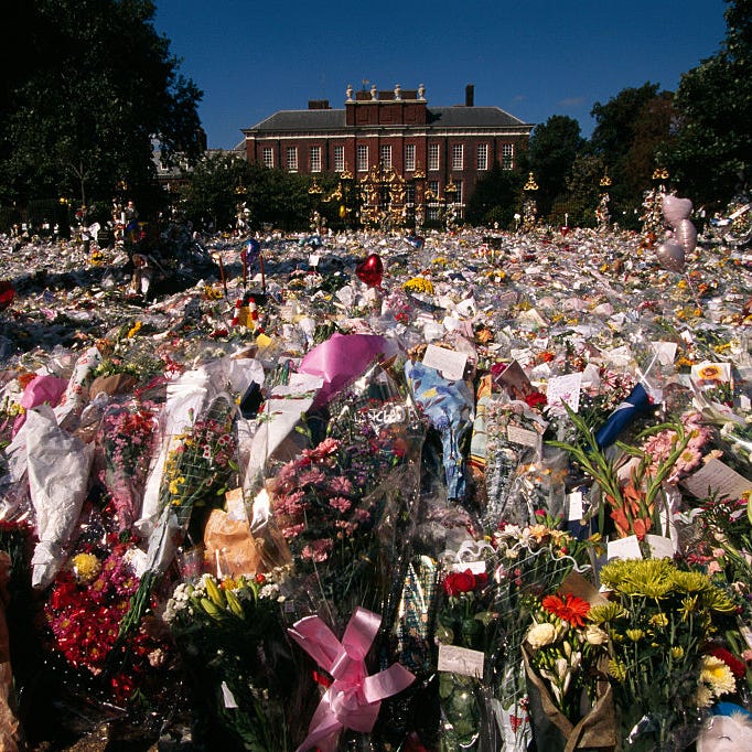 floral tributes to princess diana outside kensington palace