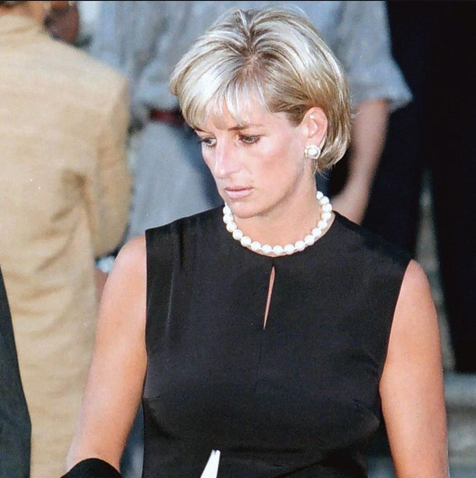 princess diana attends the memorial service for gianni versace