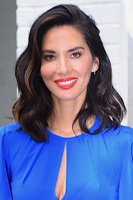 hairstyles for thin hair - Olivia Munn deep side part