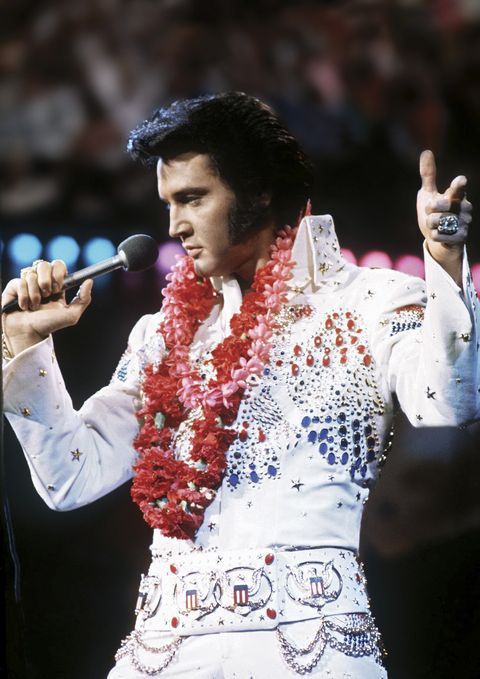 Elvis impersonator, Performance, Singer, Music artist, Event, Performing arts, Singing, Pop music, Music, Stage, 