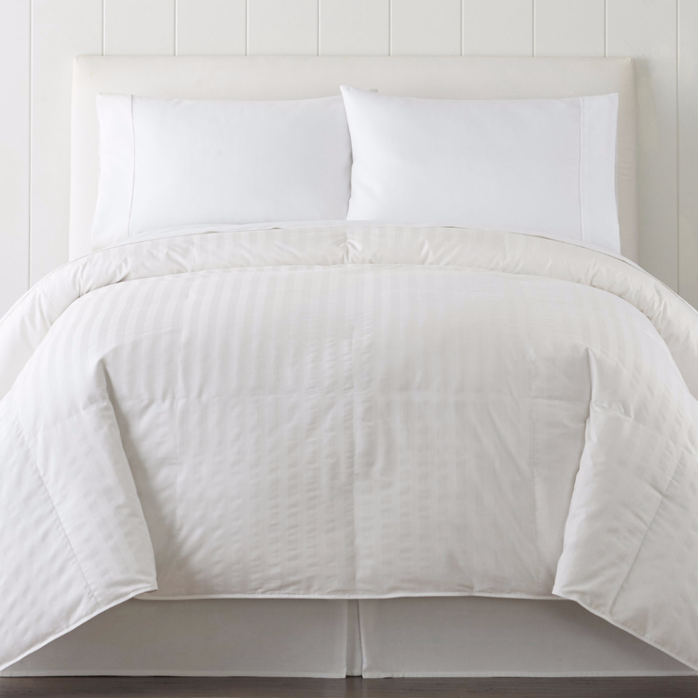 https://hips.hearstapps.com/ghk.h-cdn.co/assets/17/36/980x980/square-1504804730-jcpenney-royal-velvet-level-2-medium-warmth-down-comforter.png?resize=1200:*