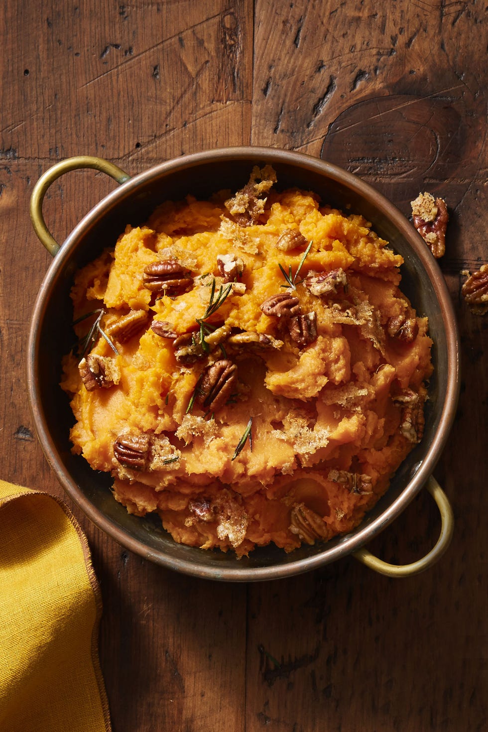 sweet potato mashed potatoes with pecans