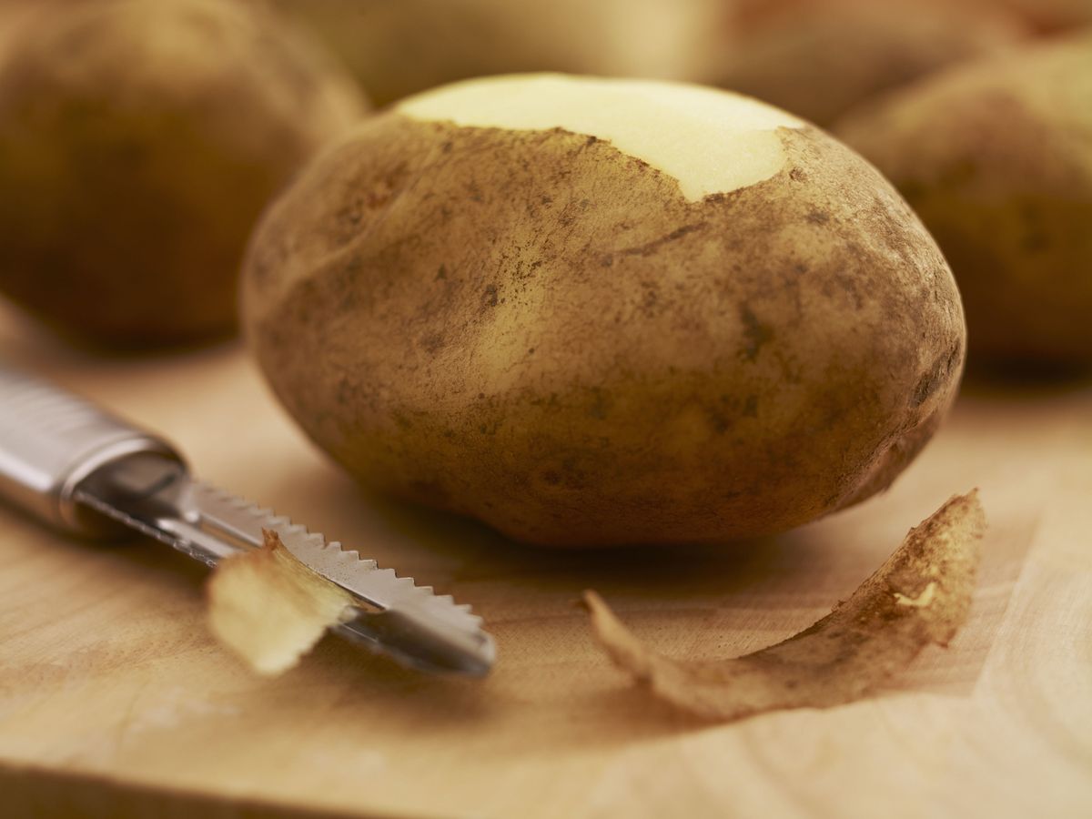 Food, Root vegetable, Potato, Vegetable, Russet burbank potato, Plant, Produce, Jícama, Solanum, Rutabaga, 