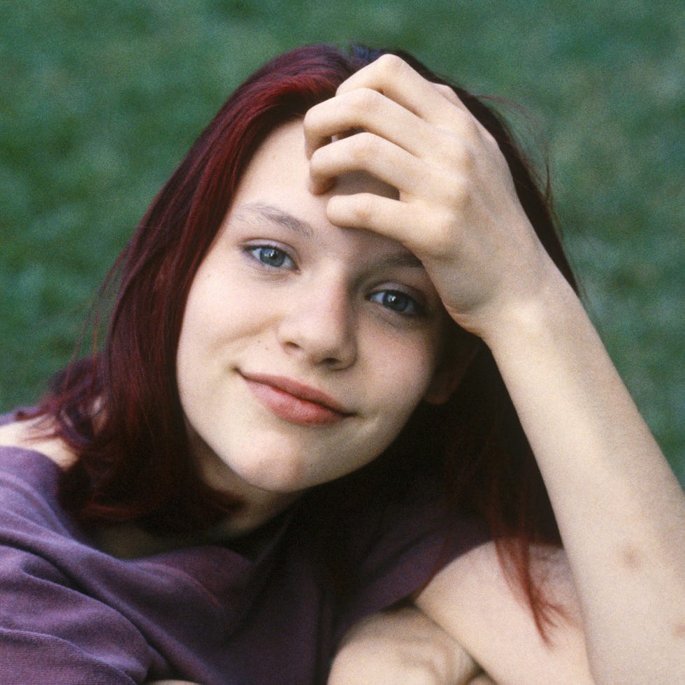 The Purple-ish Red Hair Color You Had in High School Is Back — And It's Called The Purple-ish Red Hair Color You Had in High School Is Back — And It's Called